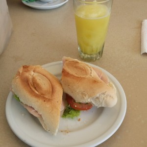Pavo light y jugo de naranja frappe