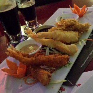 entrada de langostinos 3 estilos con 3 salsas