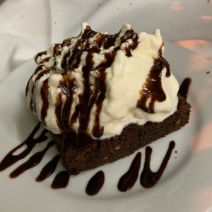 Brownie con helado