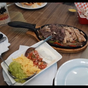 Fajitas mixtas, ojo ellos cobran el picante!