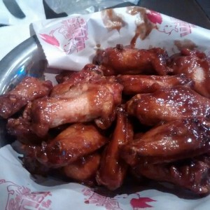 alitas de pollo con salsa bbq
