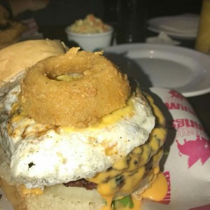 Hamburguesa Homer Simpson Doble Carne, Excelente
