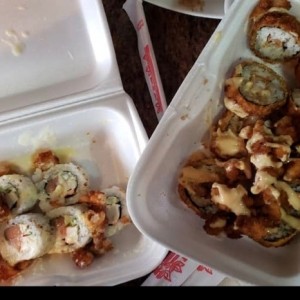 fuji roll y dragon roll en presentacion para llevar