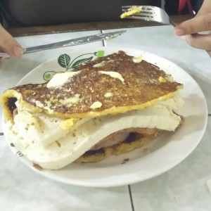 Cachapa de Pernil Doble Queso