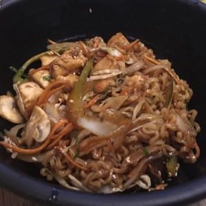 Wok ramen de pollo