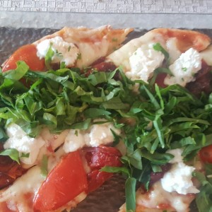 Pizza con queso de cabra