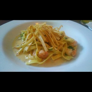 Fettuccine con Camarones a la crema