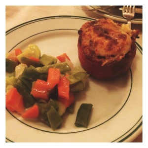 Pimenton relleno con vegetales al vapor
