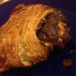 Croissant de Chocolate, mitad, excelente