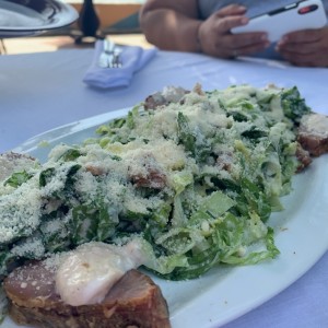Ensalada cesar de pescado ahumado