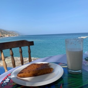 empanada de queso + cocada 