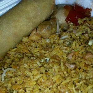 Arroz Frito, Lumpia y Pollo Agridulce. 