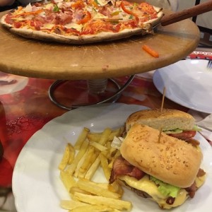 Pizza Tropical y Hamburguesa de lomito