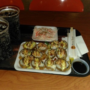Samurai Roll y ensalada dinamita! Muy bueno todo, lo recomiendo!! 