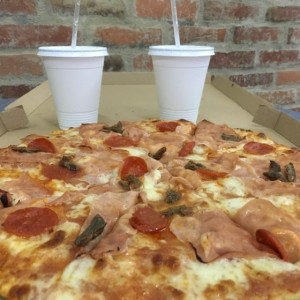 pizzas peperoni anchoas hanon y queso excelente 