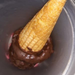 Helado de Fresa con Capa de Chocolate, Excelente 