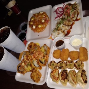 Sensei roll, Tokyo roll, mixto de entradas y spicy crispy tuna
