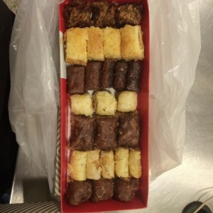 bandeja surtida de hojaldre