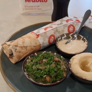 Shawarma mixto. Relleno completado con papas fritas 🤨