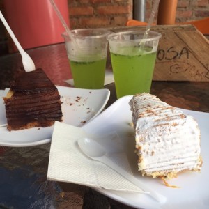 Torta de chocolate y cafe + Tres leches + Limonada con hierba buena