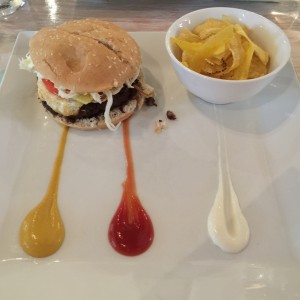 Hamburguesa de solomo y queso trenza