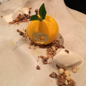 postre cheesecake naranja con crocante y cremoso vainilla