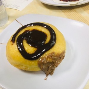 bomba rellena de chocolate