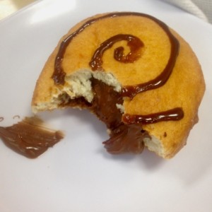 Dona rellena de chocolate de avellana