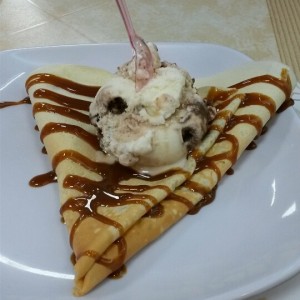 Crepe de arequipe con helado