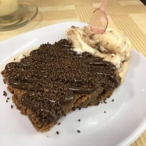 brownie con helado