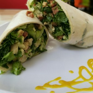 wrap de pollo, uva, queso blanco