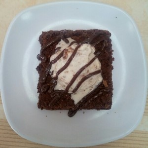 Brownie con helado 580