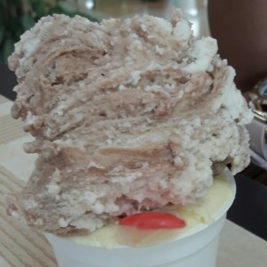 Tinta de coco con nutella y moose de parchita 