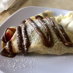 crepe de nutella con helado y frutas