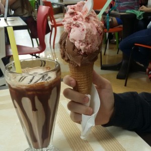 Merengada de Ferrero Rocher y helado de red velvet con moca
