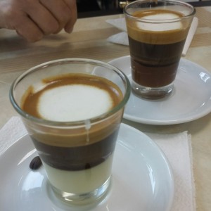 Bombon y Caramelo machiatto