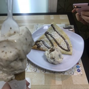 helado de ferrero y crep con helado de oreo
