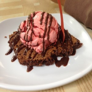 brownie con helado