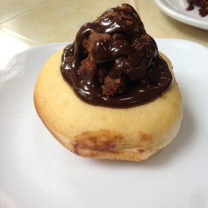 dona con topping de brownie