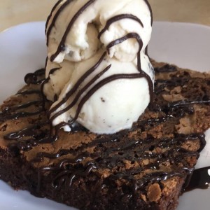 brownie con helado