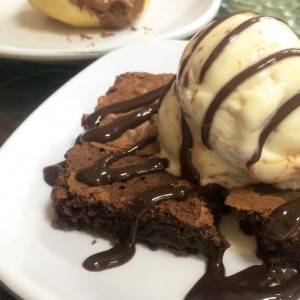 Brownie con helado