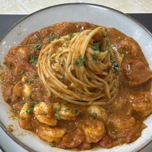 Linguini gambas y pomodoros babys