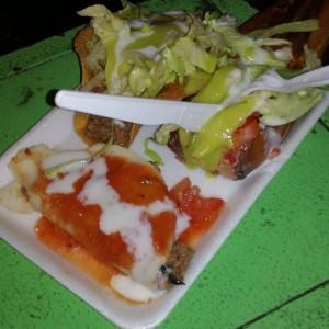 Combo: tostada, tamal y enchilada