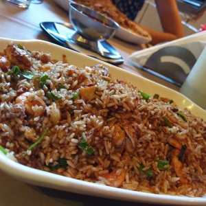 arroz con pollo y camarones