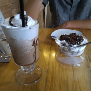 Frapuccino y tres leches con Brownie 
