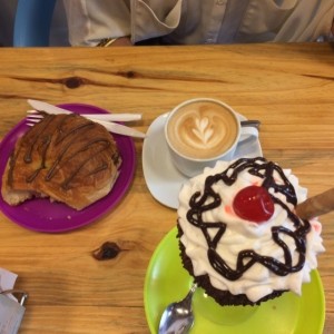 Croissant y Copa de Chocolate
