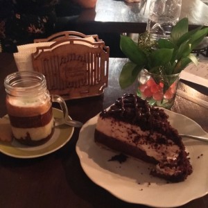 Cheesecake de brownie y bom bom Amelie