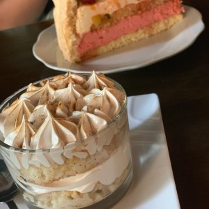 Tres leches y al fondo charlotte 