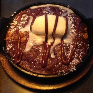 torta de chocolate con helado