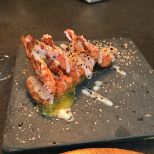 Langostinos Tempurizados con salsa de Parchita